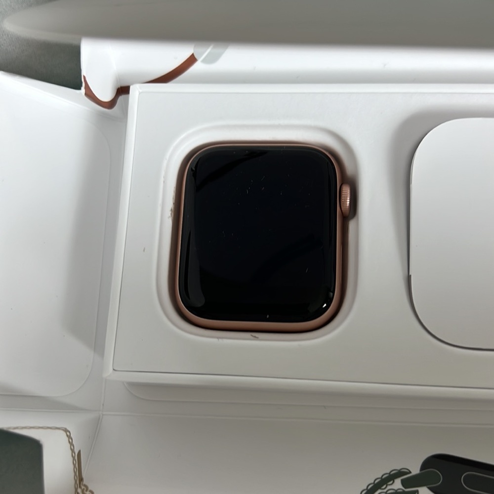 Apple series 6 gold aluminum watch GPS+ cellular